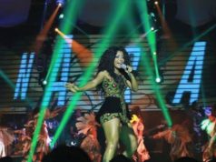 Neyma celebra 15 anos de carreira em concerto