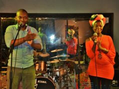 Poesia e música acústica andam de mãos dadas no “Palavras são Palavras”