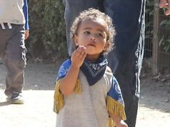 Filha de Kanye West é viciada em sapatos