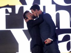 Contra preconceito: Bruno Gagliasso e João Vicente de Castro se beijam