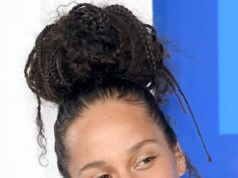 Alicia Keys aparece no VMA linda e sem maquiagem