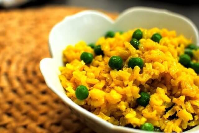 Arroz de Açafrão e Ervilhas