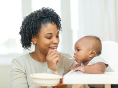 Introdução alimentar para bebés: O que oferecer na primeira refeição?