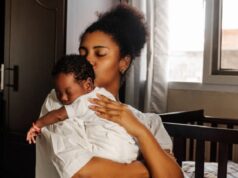 Como cuidar do cordão umbilical do bebé