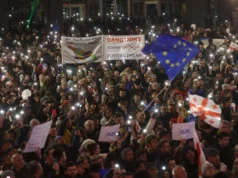 Multidões protestam nas ruas da Geórgia a exigir novas eleições