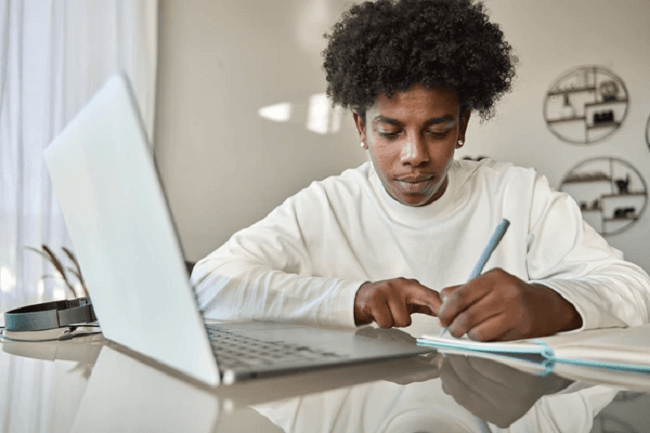 Redator(a) e Copywriter