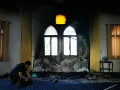 Colonos israelitas incendeiam mesquita na Cisjordânia