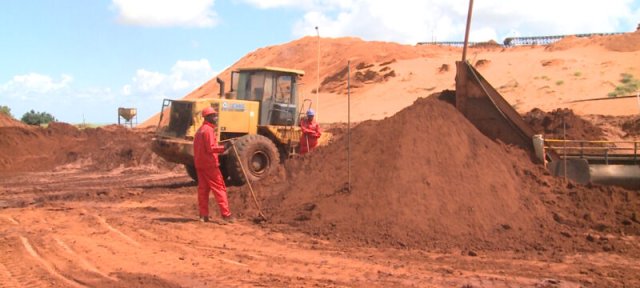 Mais de 700 trabalhadores das areias pesadas em Gaza paralisam actividades por direitos laborais
