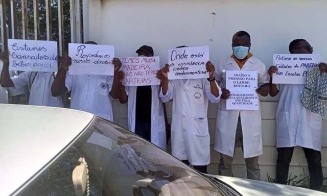 Professores exigem pagamento de horas suplementares até 15 de Novembro