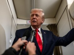 Trump lança acção judicial contra a BBC exigindo 10 mil milhões de dólares