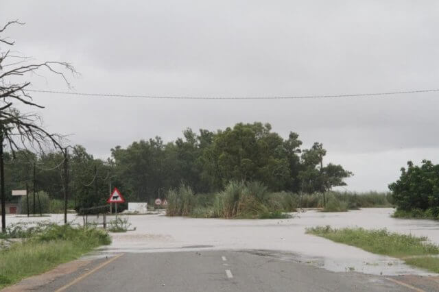 Estrada entre Guijá e Chókwè bloqueada por enchente e resgate inviabilizado