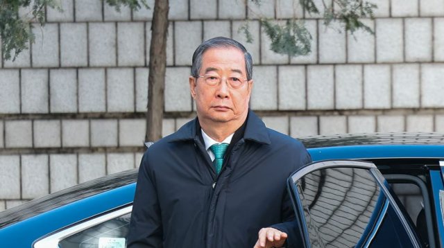 Ex-primeiro-ministro sul-coreano condenado a 23 anos por envolvimento na lei marcial