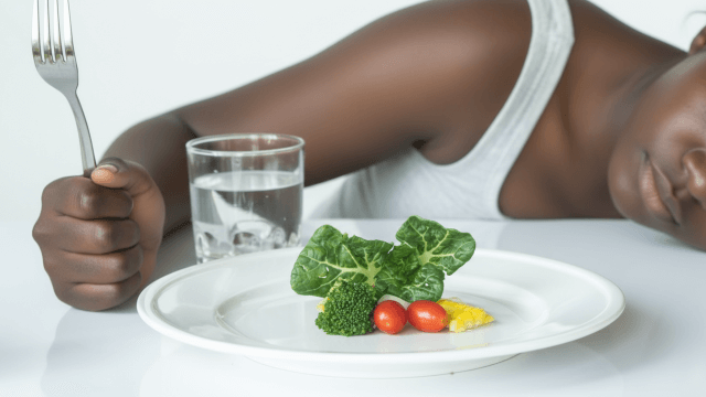 Por que dietas extremas podem fazer mais mal que bem