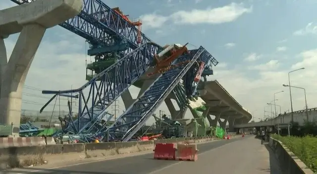 Queda de guindaste sobre comboio mata pelo menos 22 pessoas na Tailândia