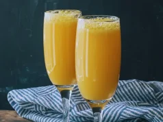 Sumo natural de manga e laranja