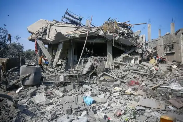 Ataques na Faixa de Gaza causam 11 mortes e agravam tensão no cessar-fogo