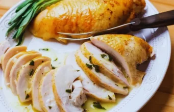 Peito de peru ao molho de champanhe