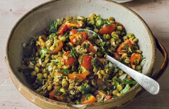 Tabulé com lentilhas e legumes